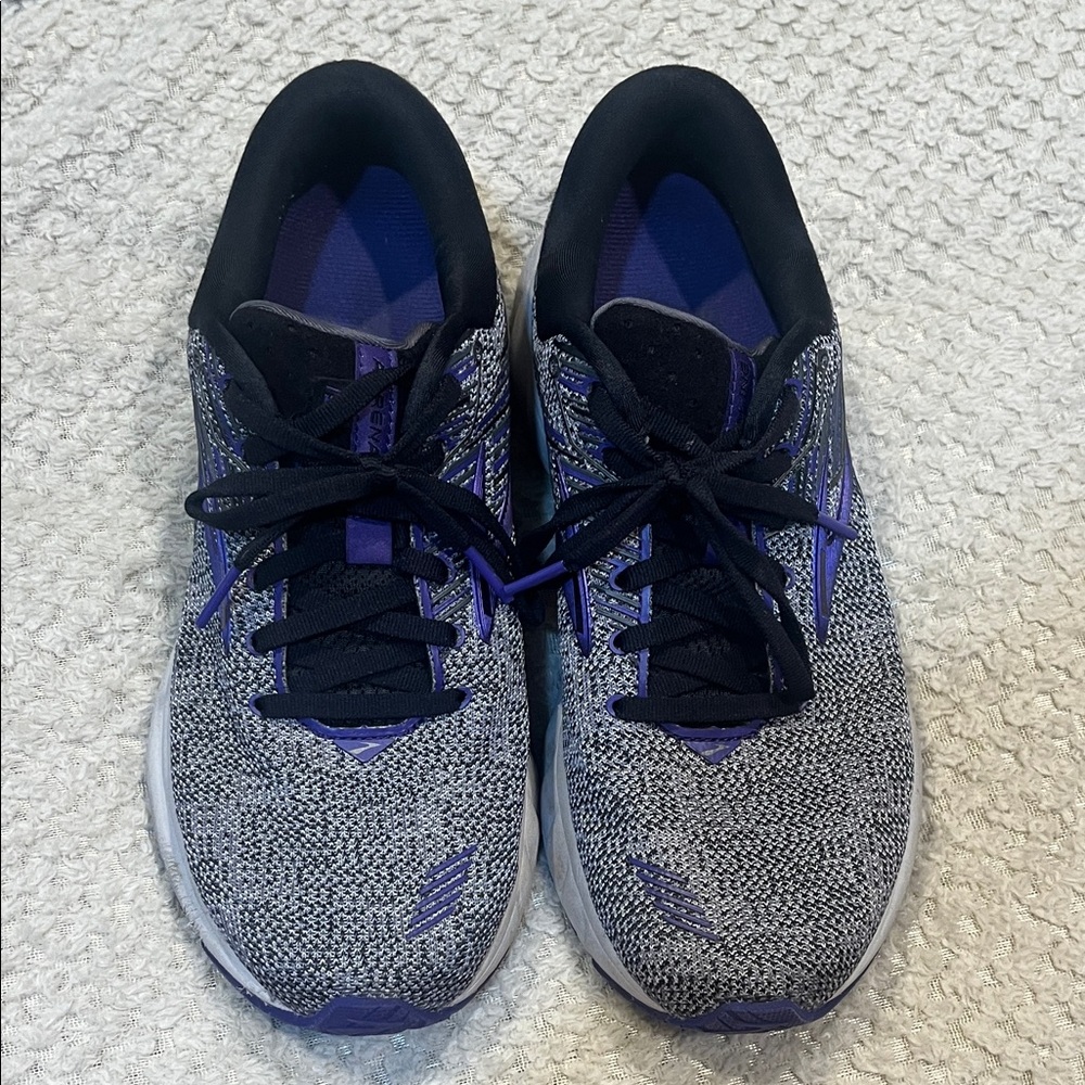 Brooks Women's Adrenaline GTS 19 running shoes. gray / purple. Size 9.